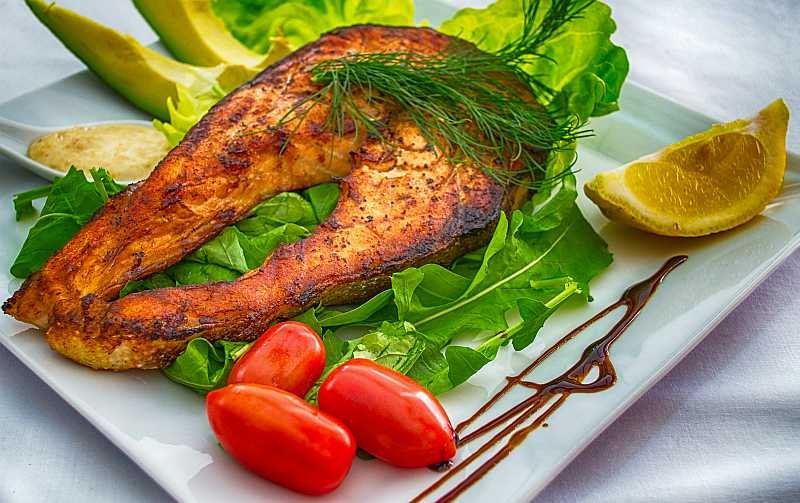 Salmon and vegetables for a healthy kidney diet